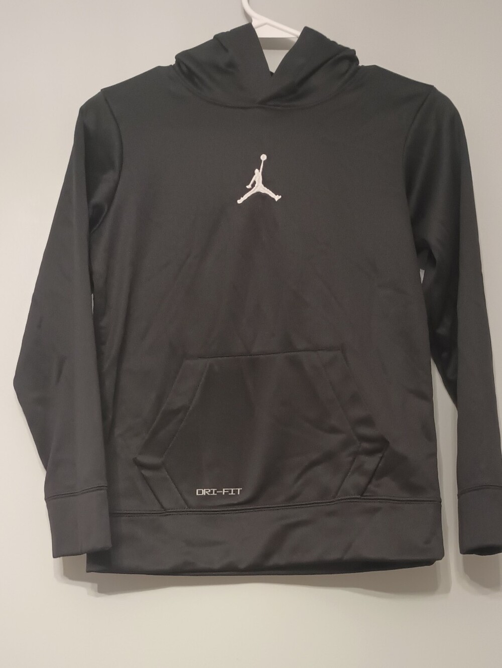 Kids Jordan Black Performance Dri-FIT Hoodie with White Jumpman M - Picture 1 of 9